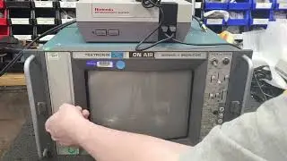 RETRO TEKTRONIX 655HR-1 Broadcast Monitor with Nintendo NES Super Mario Brothers Gaming