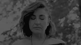 &Ouml;zlem Tokaslan / Kırmızı G&uuml;l [ &copy; Viya M&uuml;zik ]