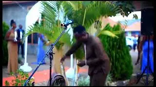 Mc Eugene  mwene siraki ni umuhanga cyane umukeneye muhamagare kuri 0781507132 gutarama nicyo kibanz