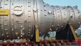 Huge distillation column of a refinery being transported - Mega Engineering