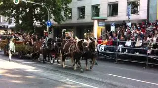 Trachtenzug Oktoberfest 2012 mit Goaßlschnalzer