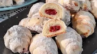 КІФЛИКИ З ВИШНЯМИ В ЦУКРОВІЙ ПУДРІ. ВИПІЧКА БОГІВ.