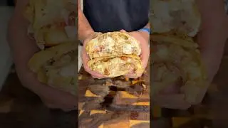 Стромболи с курицей и беконом! Рецепт на TheNinjacue.com #chickenbaconranch #stromboli