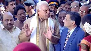 तुम सब निकम्मे अफ़सर क्या कर रहे हो? 😡 कल के कल इस गाँव में बिजली आनी चाहिए! | अमरीश पुरी का आदेश