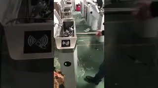 Auto drop when power off tripod turnstile gate