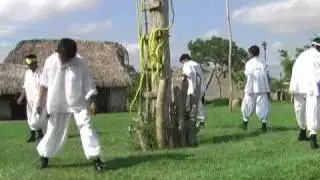 La ceremonia ritual de los Voladores