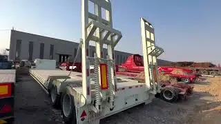 China Gooseneck 2 Axles Lowboy Flatbed Semi Trailer Fuwa Axle Low Bed with Hydraulic Ramp for Sale