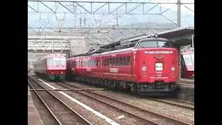 ２００１年の有田陶器市輸送で賑わう早岐駅