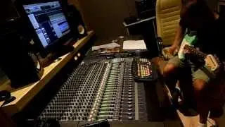 Danilo Bareiro gravando Solo de Groovelandia do norte.