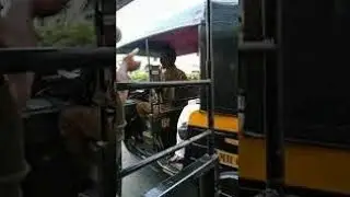 Awkward auto rickshaw road rage in mumbai