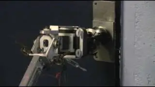 Robotic Arm for Opening and Closing Doors