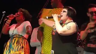 GOSSIP , LCD SOUNDSYSTEM & FRIENDS live @ Coachella 2010. Grace Jones cover.