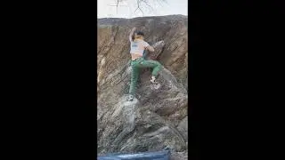 The Horn (V0) | Central Park Bouldering (Sarah)