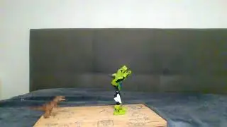un robot se fais grille pas un dinausore ui cette vid&eacute;o n a aucun sens