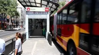 Metrob&uacute;s BRT station in Mexico City