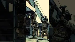 Cleaning the passages and approaching the stairs in a naval environment. #specialforces  #tactical
