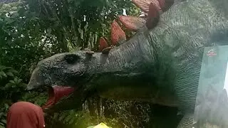 Ada Banyak Dinosaurus Disini, yuk intip 😊#liburan#dinosaurus #seru #asik#ramev