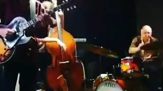 Pablo Bobrowicky Tr&iacute;o. ( Jer&oacute;nimo Carmona y Pepi Taveira)