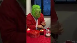 La Befana porta il carbone al Grinch