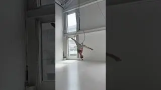 New tutorial uploaded today ✨✨ Learn this routine with me 🤍 Link in my bio #aerialhoop #lyra