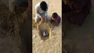 Hiding food and cold drinks 🍸 in desert 🏜 #survival #lifehacks #outdoors #foodshorts
