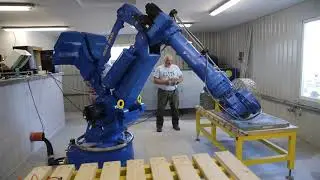 Stone cutting robot at work