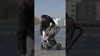 Der Easywalker Zoey Kinderwagen l&auml;sst sich ganz einfach falten