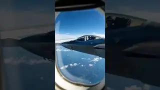the F-22 pilot waves waves to passengers