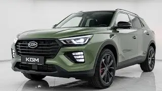 KGM 코란도 매트 밀리터리 SUV 실물 공개｜럭셔리 쇼룸에서 확인한 디자인과 실내 완전 분석