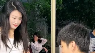 地摊小哥哥花式撩妹，掌握这些技巧让你不再单身