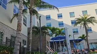 Hampton Inn South Naples Pool Area 