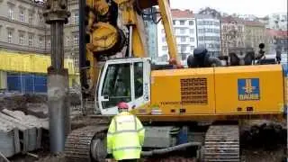 Bauer BG 36H drilling
