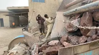 “Real Stone Crusher Power 💥 Giant Rocks Jammed in Hopper | Unstoppable Hammer Machine in Action