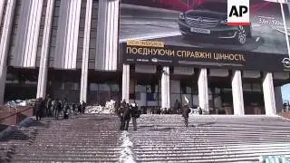 Protesters forcibly removed from Agriculture Building; pro Yanukovych rally
