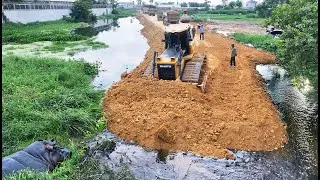 No problem!! Powerful bulldozer SHANTUI DH-17C2  with 25.5T truck, cooperate to build new road