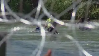 Federal judge blocks law giving police broad powers to arrest migrants for crossing the border