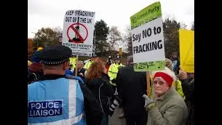 Mob of Anti Fracking Protectors shove the police!