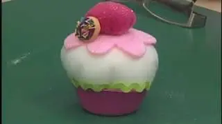 Como hacer dulces en polar, fieltro o paño lency. 3/5