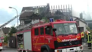 Feuerwehr löscht Wohnhausbrand in Breidenbach