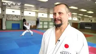 PATNÁCTILETÝ KARATISTA SBÍRÁ JEDNU MEDAILI ZA DRUHOU. NAPOSLEDY Z MISTROVSTVÍ SVĚTA