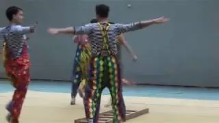 Videobeispiel Normfreies Turnen mit der Leiter (1)