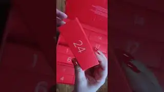24🎁 - Unboxing Clarins ! L&rsquo;&eacute;clat en cadeau !