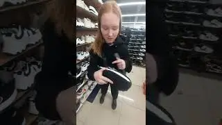 С мамой выбираешь кроссовки #SpikTime #рекомендации #рек #смешныевидео #скетч