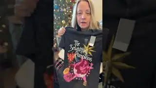Today&rsquo;s my mom&rsquo;s birthday she was opening birthday ￼presents ￼🎁