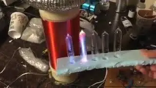 edelgase und Energie das sind die Lichter am Abend himmel