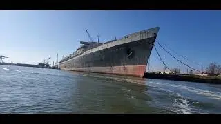 Поездка вдоль борта американского крейсера 