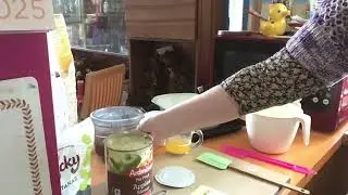Cooking with Violet Vixen episode 517 apple crumble- only 4 ingredients 🙂