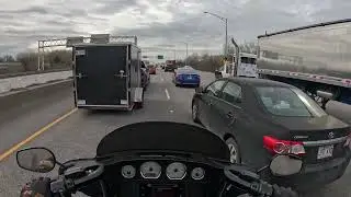 Montr&eacute;al - Rive Nord - Harley Davidson Street Glide dans le trafic du soir