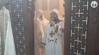 Монахи Сирийского монастыря читают Святое Писание, Евангельскую литанию и псалом Санджари во врем...