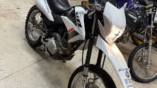 Changing the air filter on my 2024 Honda XR 150 L - part 1
